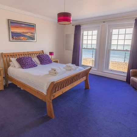 Promenade Apartment With Own Beach Hut Totland  Room photo