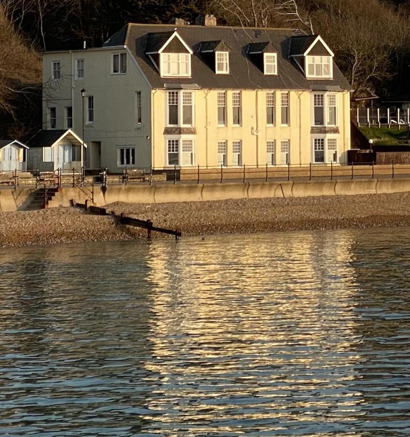 Promenade Apartment With Own Beach Hut Totland  Exterior photo