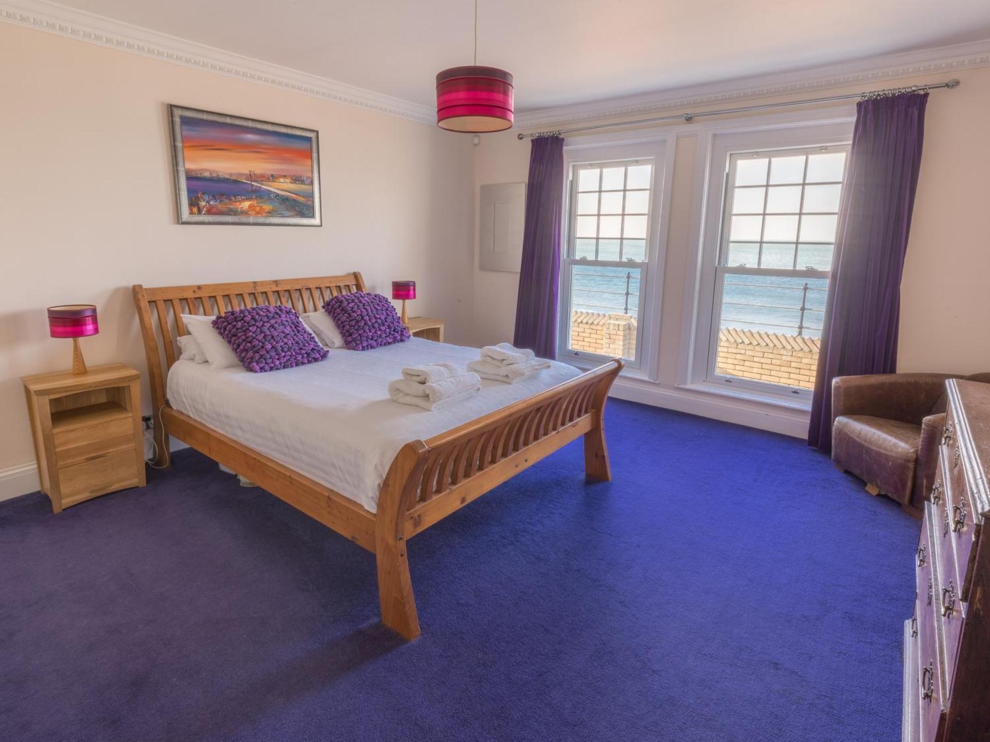 Promenade Apartment With Own Beach Hut Totland  Room photo