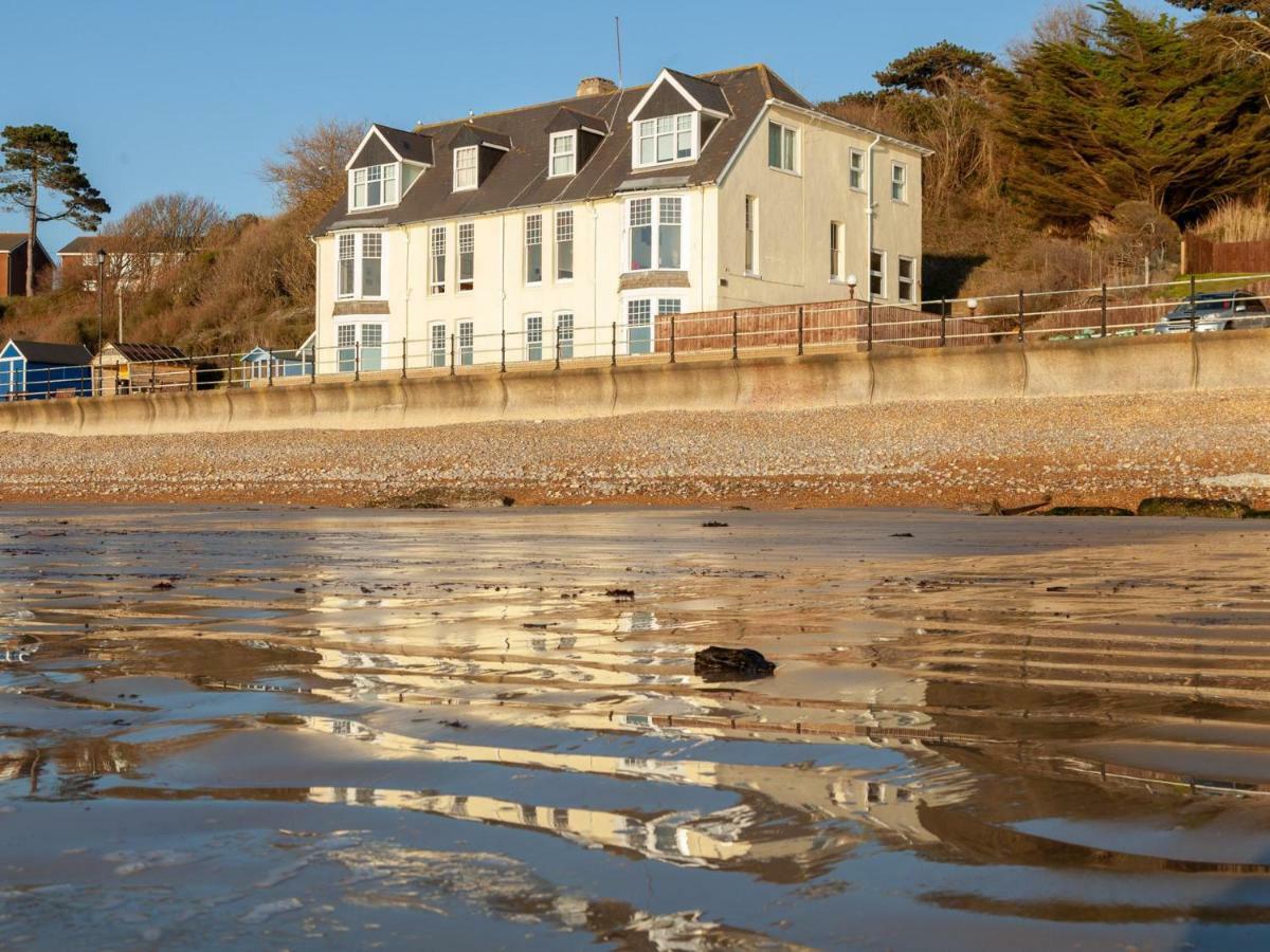 Promenade Apartment With Own Beach Hut Totland  Exterior photo