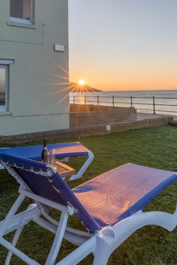 Promenade Apartment With Own Beach Hut Totland  Exterior photo